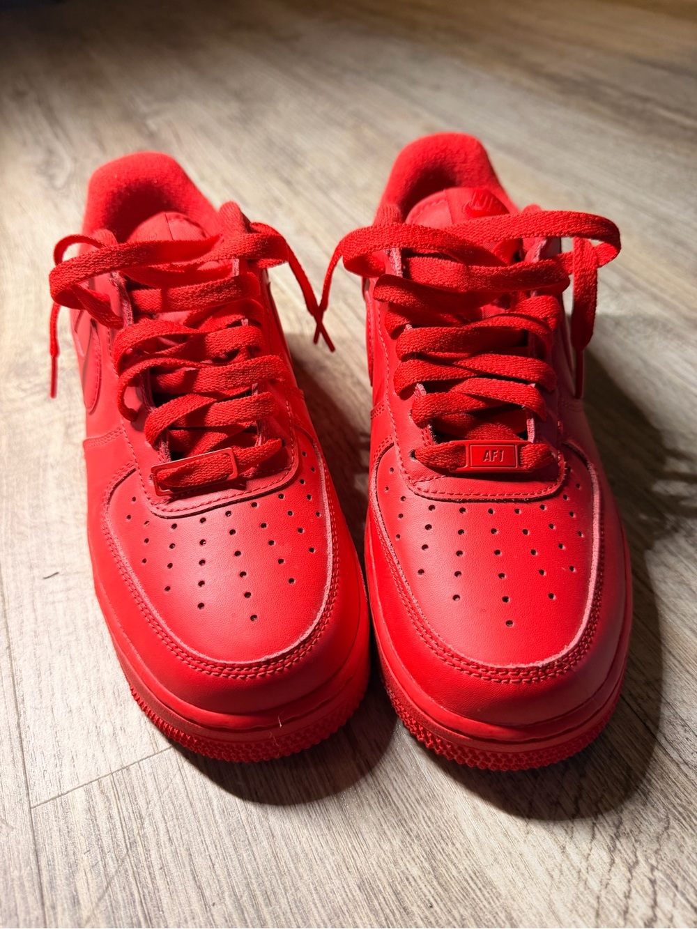 Nike Air Force One red low LV8